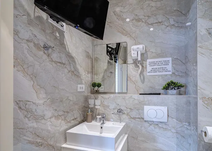 Jacuzzi King Free Parking شقة بلغراد